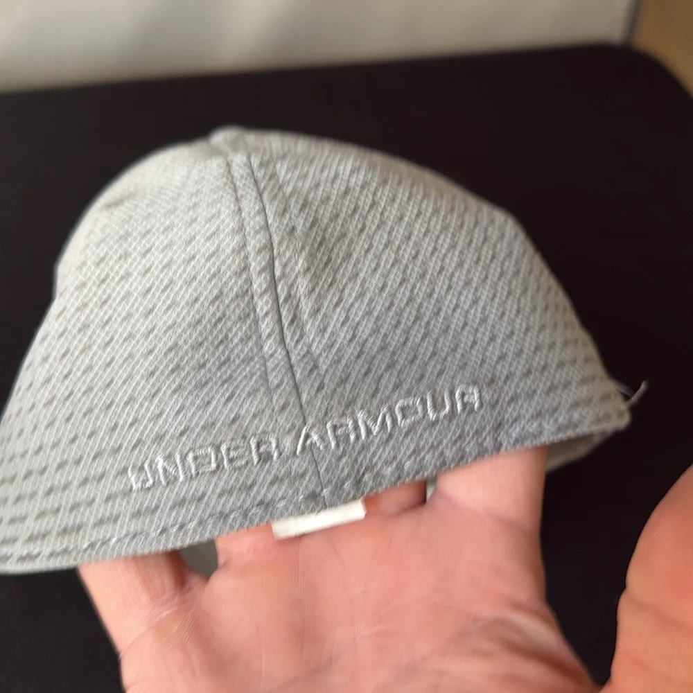 ￼ boys under Armour hat size extra small